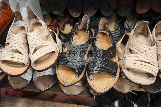 Мексико настоява "Адидас" да обезщети местни общности заради обувки, вдъхновени от традиционен вид сандали