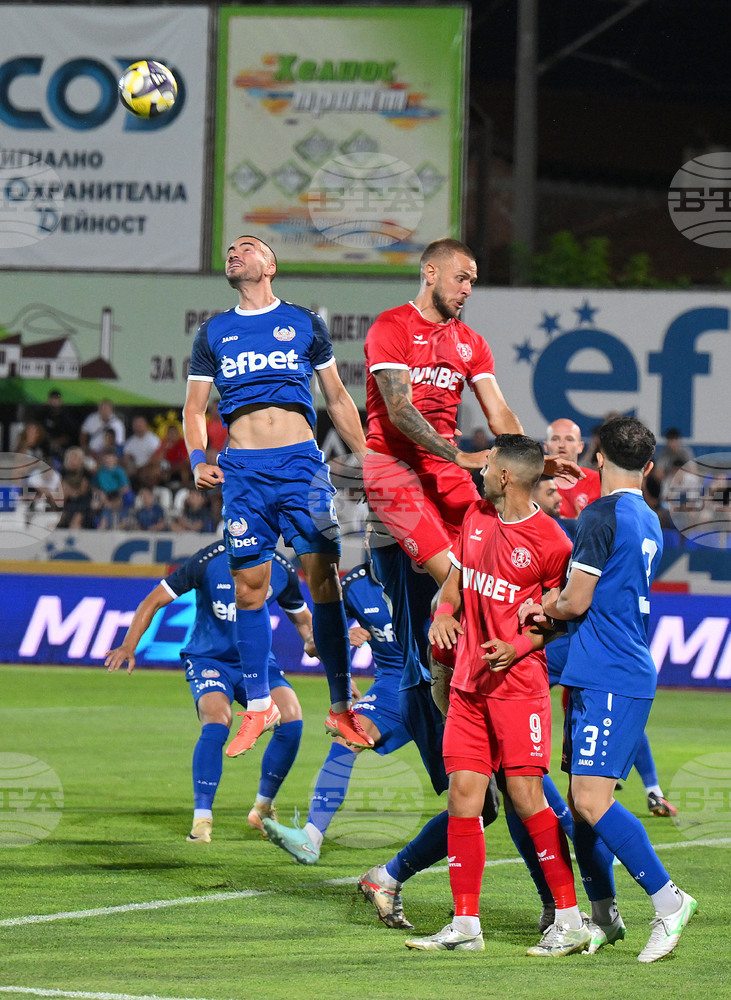 Отборът на Ботев Враца е претърпял лек пътен инцидент на път за София 