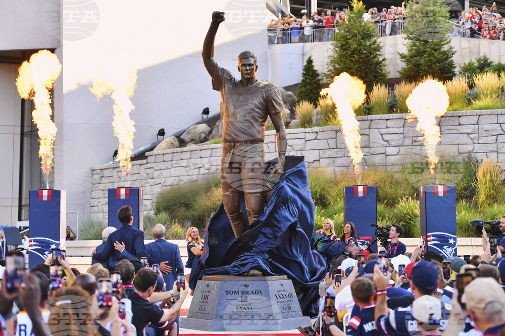 Отборът на Ню Инглънд Пейтриътс откри бронзова статуя на бившия куотърбек Том Брейди