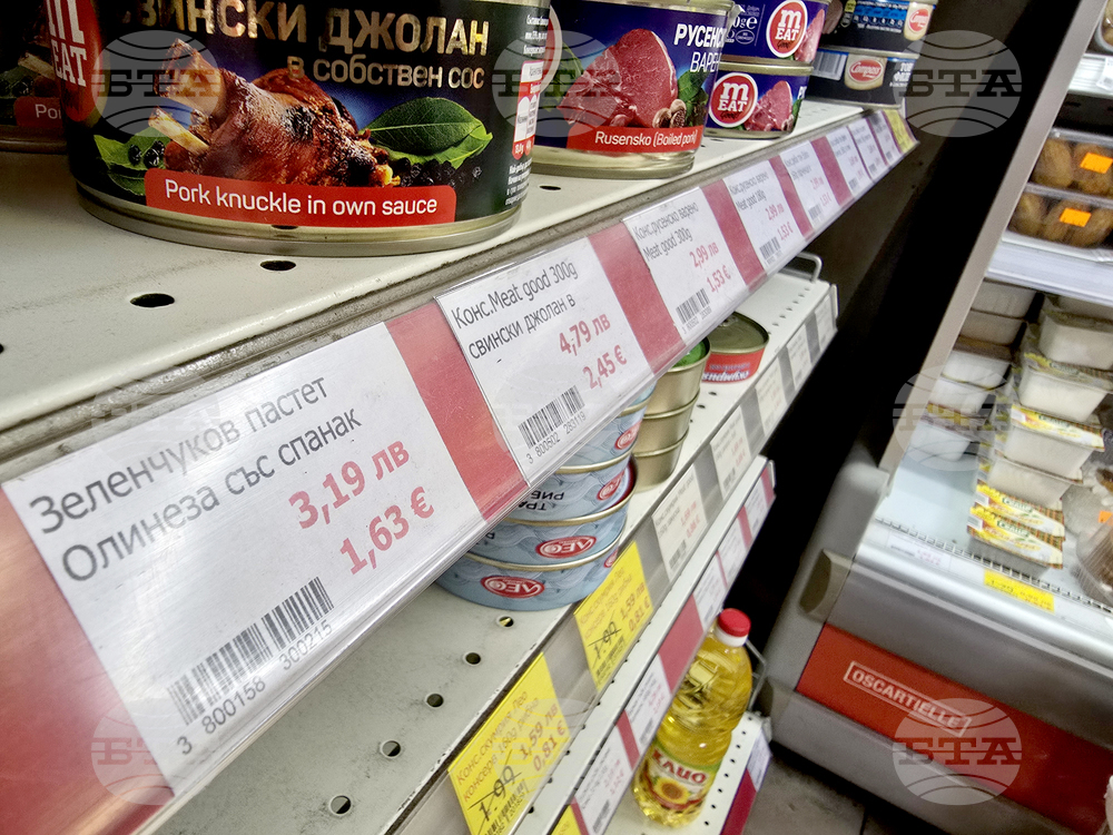 В повечето хранителни магазини, заведения и търговски обекти в Благоевград цените вече са в лева и евро, показа репортерска проверка на БТА