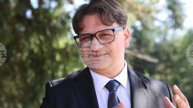  Народното ни творчество носи в себе си заряд, разпознаваем по целия свят, каза пред БТА министърът на културата Мариан Бачев 