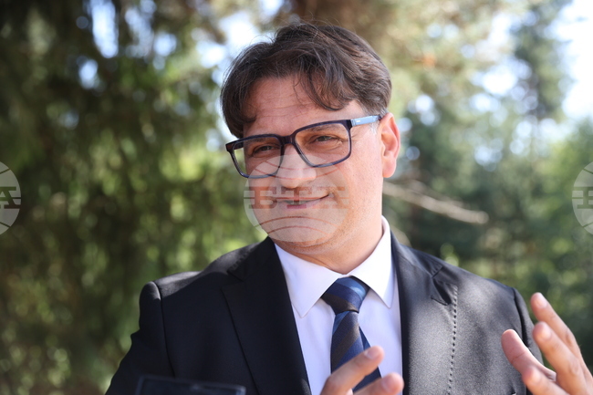  Народното ни творчество носи в себе си заряд, разпознаваем по целия свят, каза пред БТА министърът на културата Мариан Бачев 