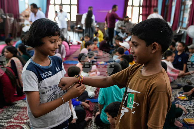 Влиятелният лидер на хиндуистка група в Индия призова всяко семейство да има по три деца