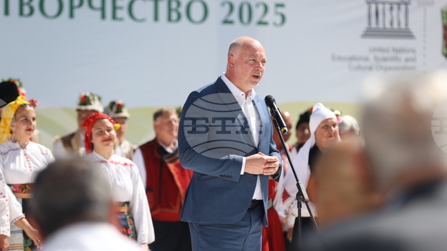 На събора в Копривщица с песен, танц, слово и облекло показваме духа на българина и нашата традиция, заяви премиерът Желязков