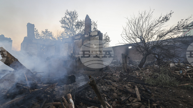 Четирима души са задържани за пожарите, които обхванаха вчера турския окръг Чанаккале