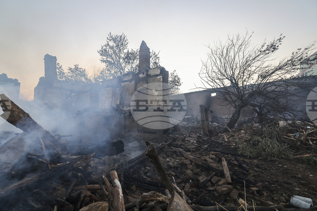 Четирима души са задържани за пожарите, които обхванаха вчера турския окръг Чанаккале