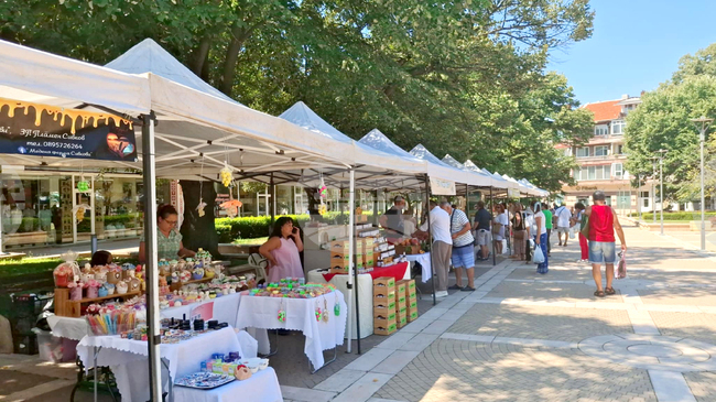 Производители от Югоизточна България събра четвъртото фермерско-занаятчийско изложение в Ямбол
