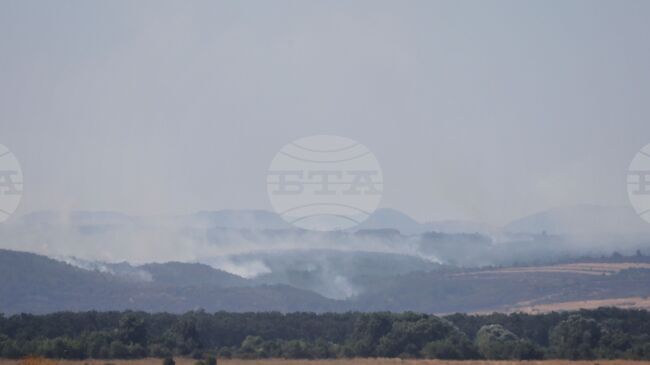 Борбата с пожарите продължава на няколко места в страната