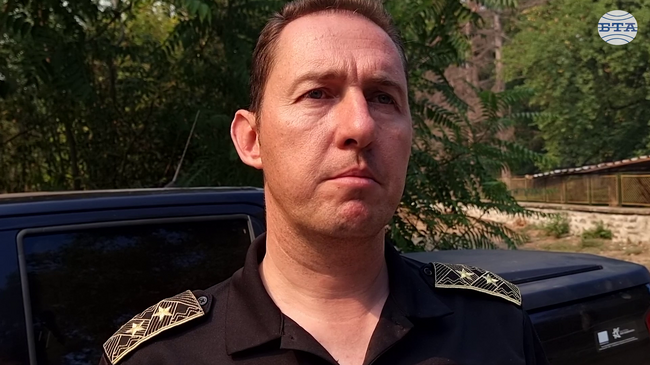 Насочени са и два самолета от Швеция за гасене на пожара край село Славянци, съобщи за БТА комисар Николай Николаев