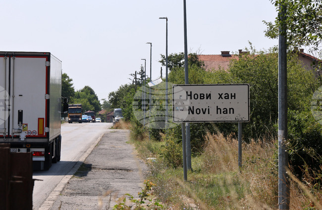 До 3 април движението в участъка между с. Елешница и Нови хан ще е поетапно в една лента заради полагане на маркировка