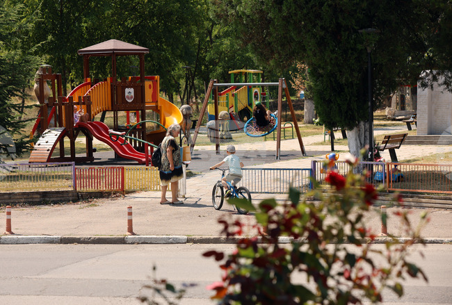 Автомобил нанесе щети на детска площадка в столичния район "Слатина", съобщи кметът Георги Илиев