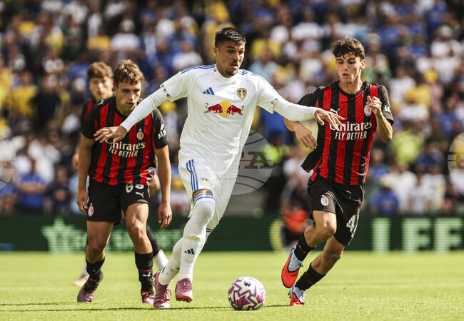 Илия Груев се отчете с асистенция за Лийдс при равенство с Милан в контрола