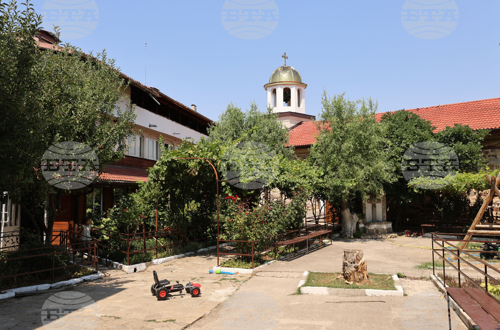 Почина отец Иван от Нови хан, който е създател на приют за деца в нужда, съобщи кметът на село Якимово Георги Георгиев