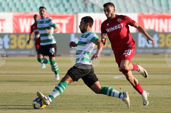 ЦСКА се наложи над Септември в столично дерби и се изкачи на 10-о място в Първа футболна лига