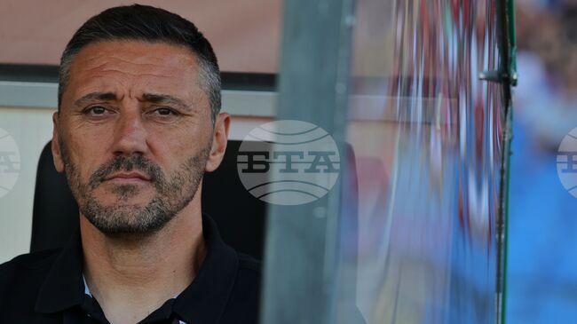 Треньорът на ЦСКА Душан Керкез сравни работата си в отбора със смяна на гуми на автомобил в движение