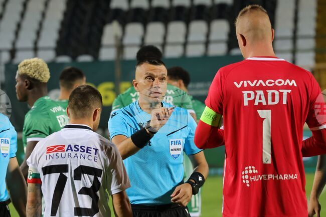 Двама ключови футболисти на Лудогорец удължиха своите договори с клуба