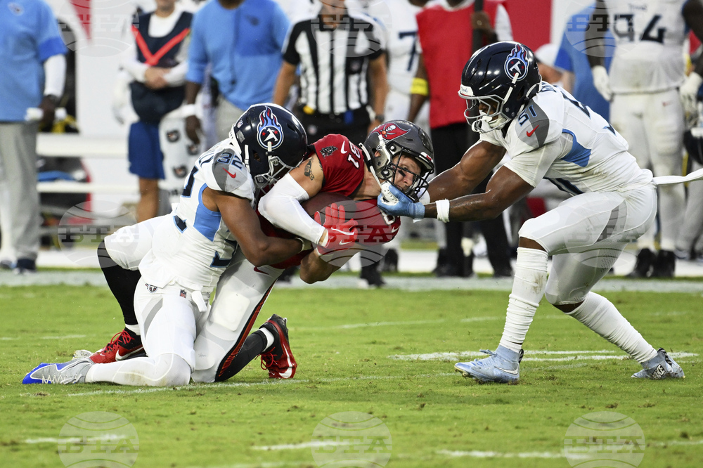 APTOPIX Titans Buccaneers Football