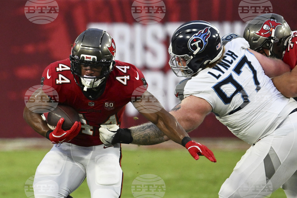 Titans Buccaneers Football