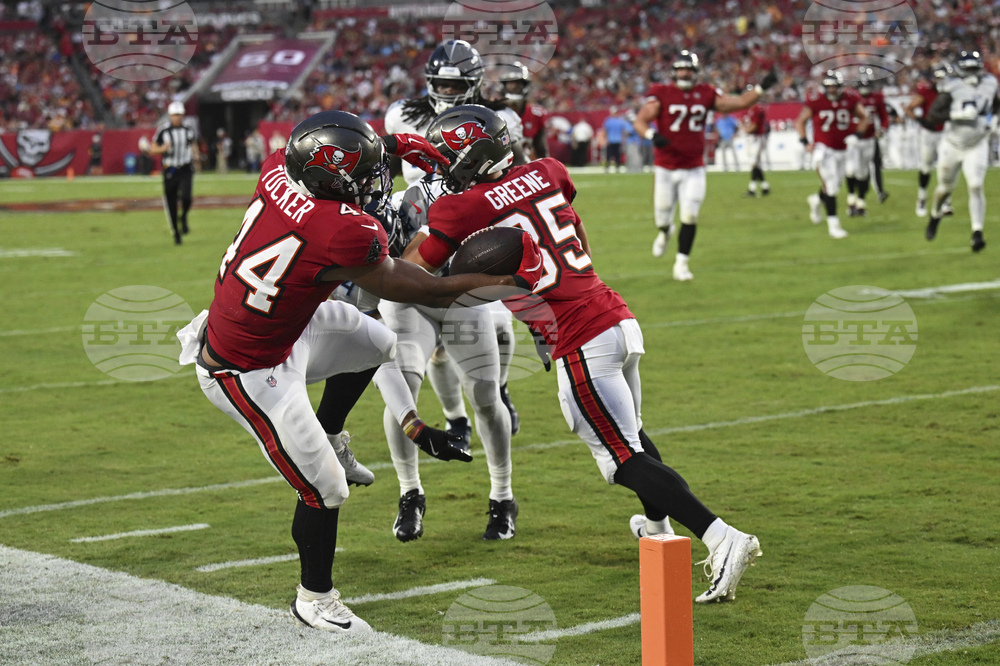 Titans Buccaneers Football