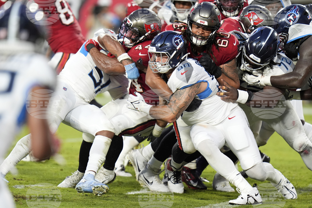 Titans Buccaneers Football