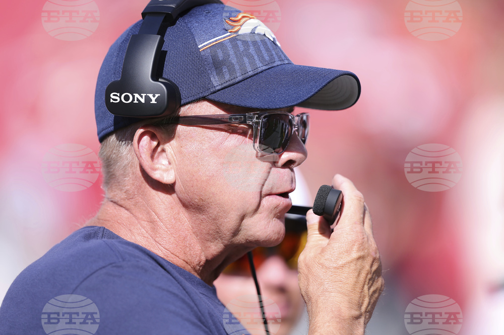 Broncos 49ers Football