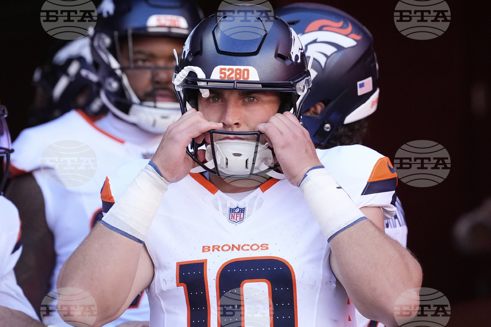 Broncos 49ers Football