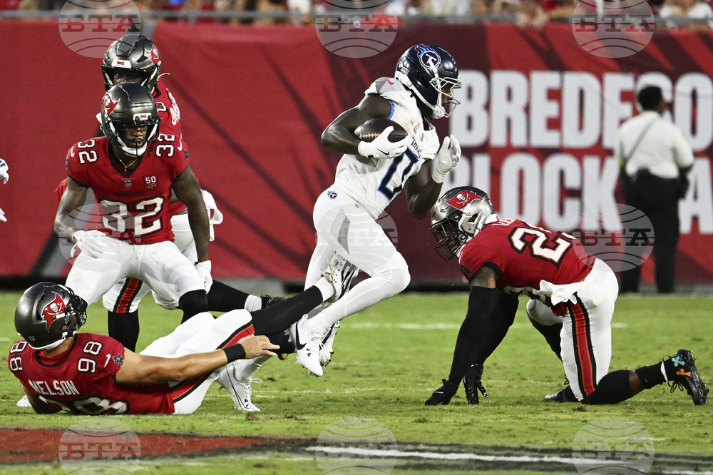 Titans Buccaneers Football