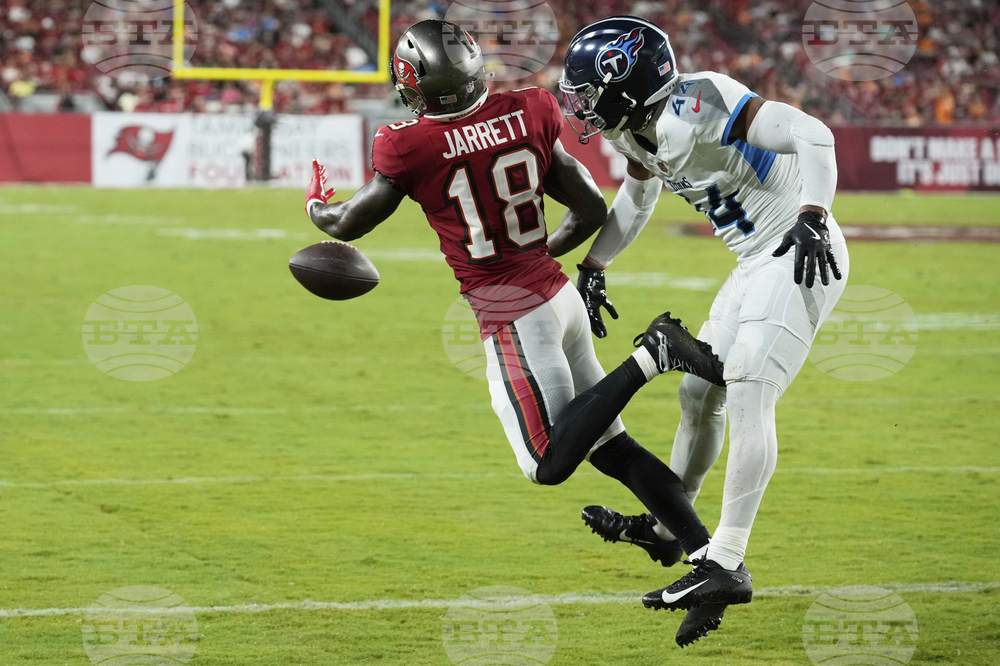 Titans Buccaneers Football