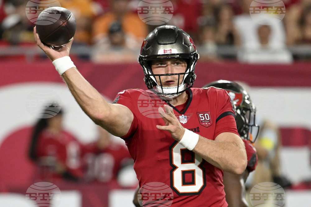 Titans Buccaneers Football