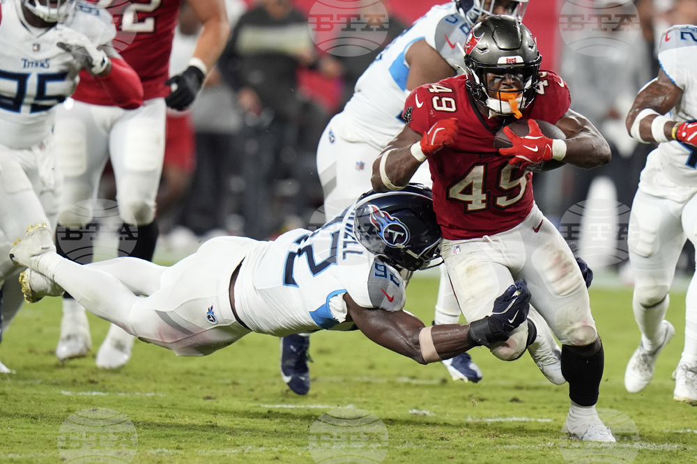 Titans Buccaneers Football