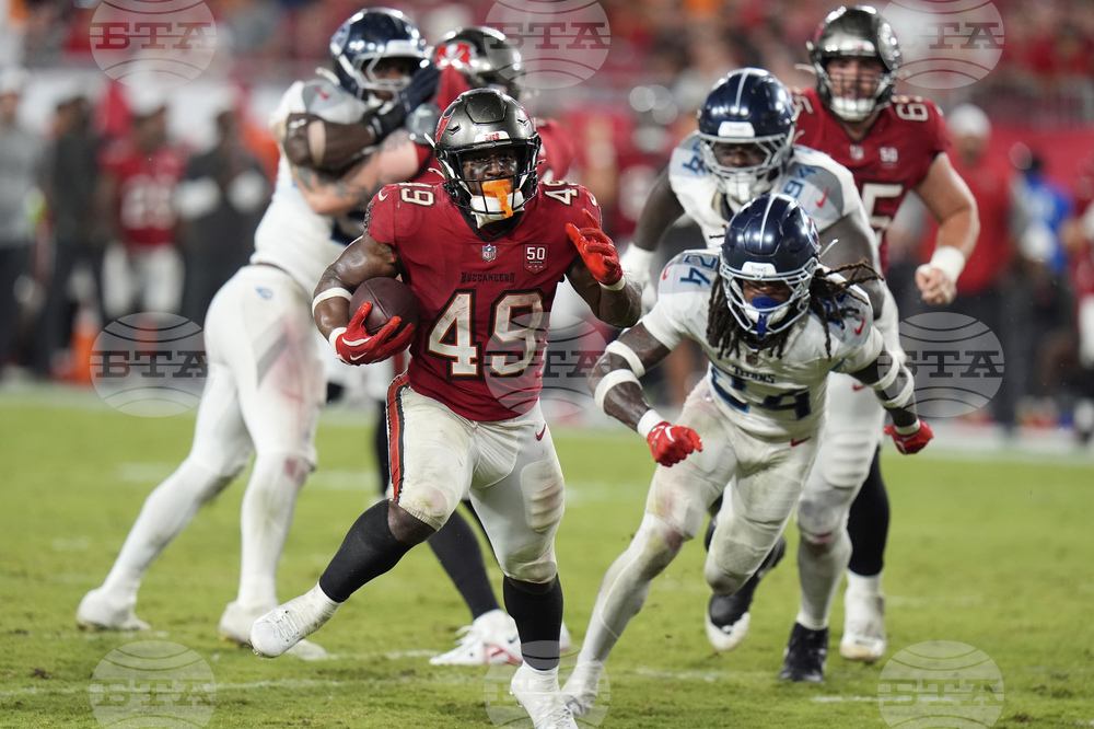 Titans Buccaneers Football