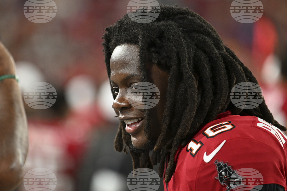 Titans Buccaneers Football