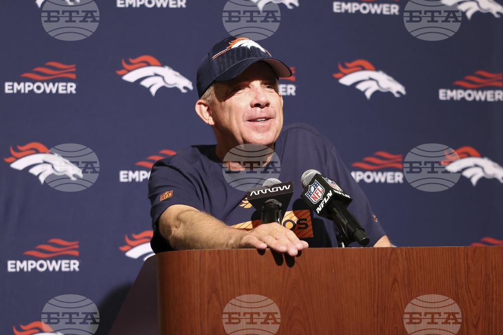 Broncos 49ers Football
