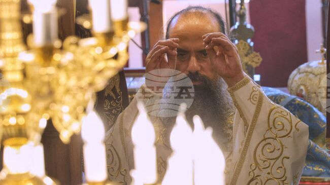 Непоклатимостта на вярата бе основна тема на неделните проповеди в страната