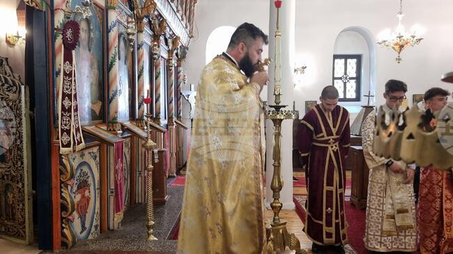 Когато имаме вяра, Господ ни помага и ние вървим напред, каза отец Мирослав Костов в кюстендилският храм "Св. Димитър"