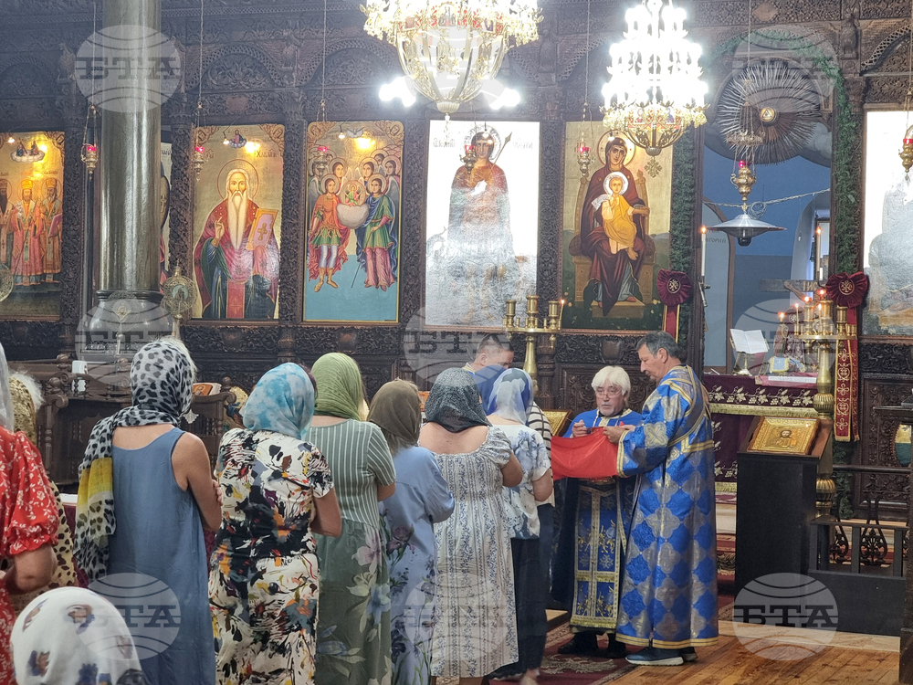 Ямбол - храм „Св. Вмчк. Георги Победоносец“ - литургия
