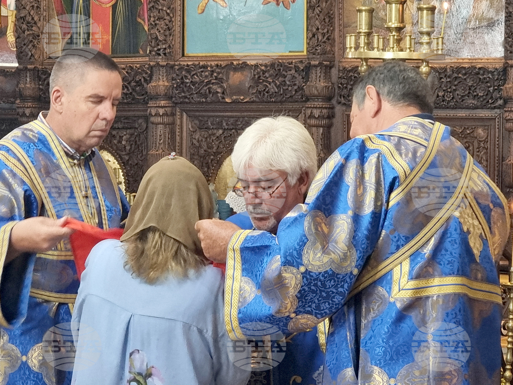 Ямбол - храм „Св. Вмчк. Георги Победоносец“ - литургия