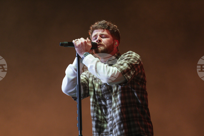 Алекс Уорън с Ordinary оглави за десети път класацията на „Билборд“ за сингли