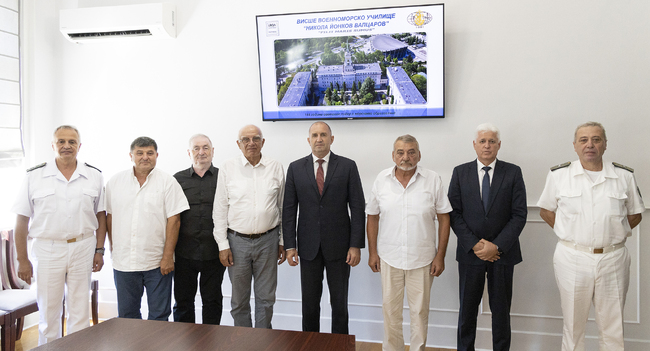 Президентът Радев обсъди необходимостта от анализ на развитието на подводния ни флот с ръководството на Съюза на подводничарите