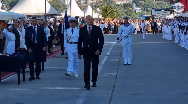 Техниката се превръща в отбранителни способности само в ръцете на знаещи и можещи, каза президентът Румен Радев във Варна