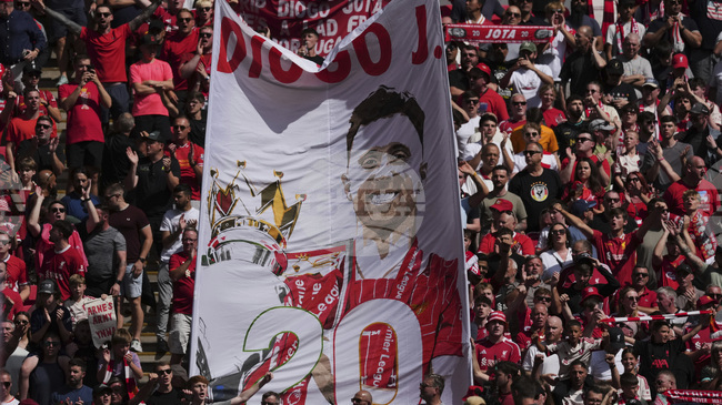 Феновете на Ливърпул отново отдадоха почит към Диого Жота