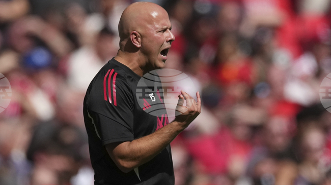 Арне Слот иска Ливърпул да се стегне в задни позиции