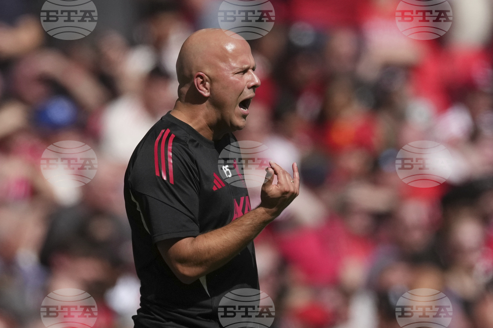 Арне Слот иска Ливърпул да се стегне в задни позиции