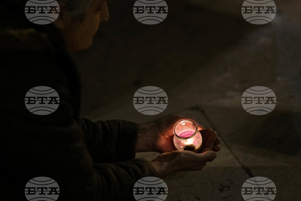 Косовско-сръбски фестивал почете паметта на загиналите при масово убийство в белградско училище