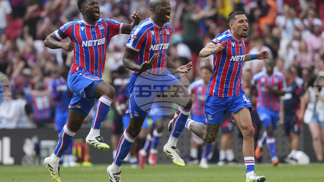 Футболният сезон в Англия започна със спечелена купа Къмюнити Шийлд от Кристъл Палас, който победи Ливърпул с дузпи