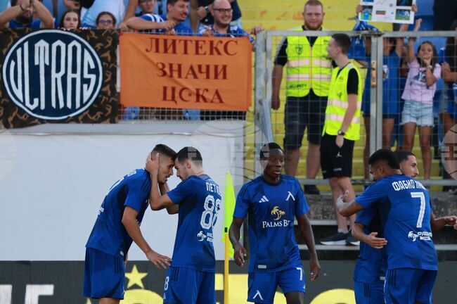 Левски победи Спартак (Варна) и се изравни с Лудогорец на върха на класирането