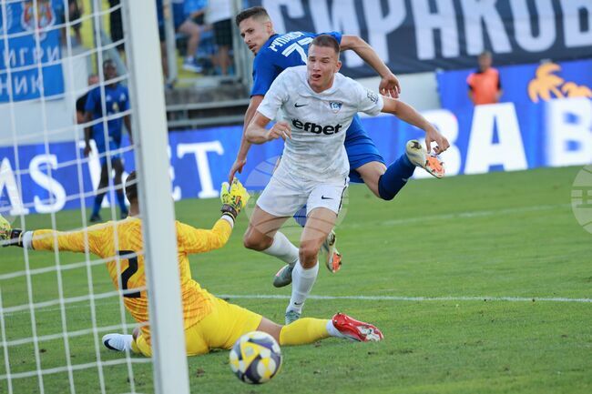 Левски надигра напълно Спартак (Варна), но стигна до трудна победа с голове на Марин Петков и Борислав Рупанов 