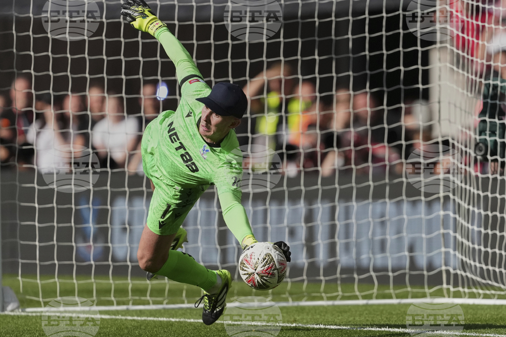 APTOPIX Britain Soccer Community Shield