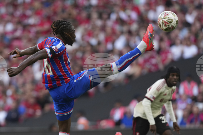 Еберечи Езе няма да играе за Кристъл Палас срещу Фредрикстад, трансферът в Арсенал почти е завършен