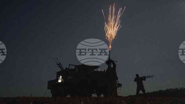 Украинската противовъздушна отбрана е унищожила 84 от общо 110-те дрона, изпратени от Русия през нощта, обявиха украинските ВВС